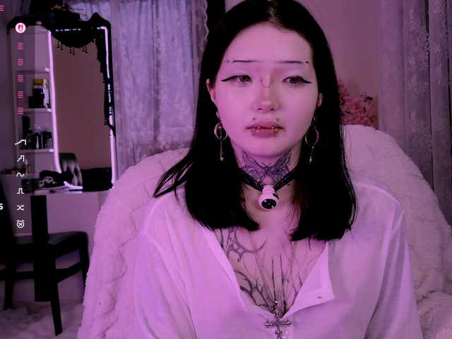 Leinbone's BongaCams show and profile