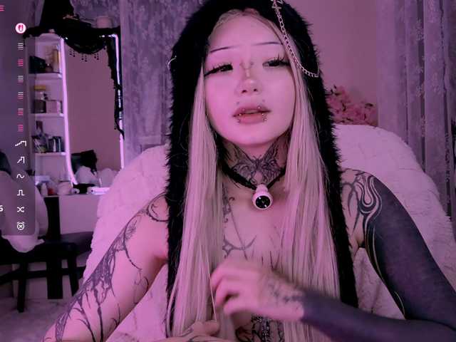 Leinbone's BongaCams show and profile