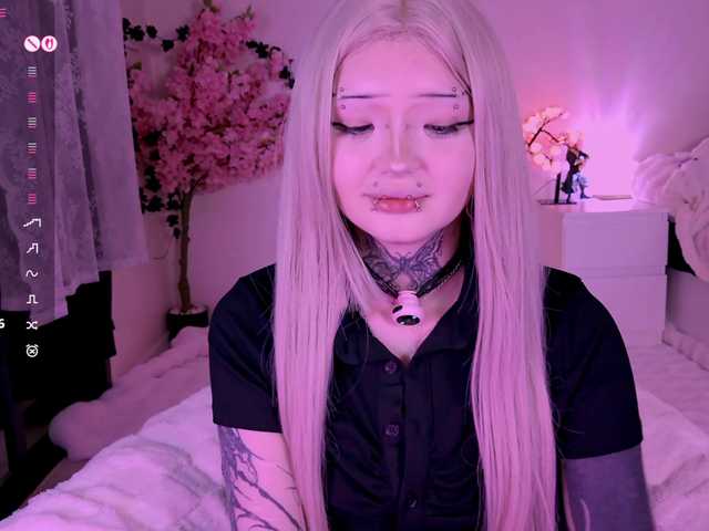 Leinbone's BongaCams show and profile