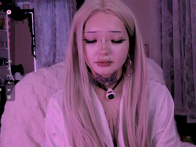 Leinbone's BongaCams show and profile