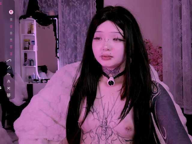 Leinbone's BongaCams show and profile