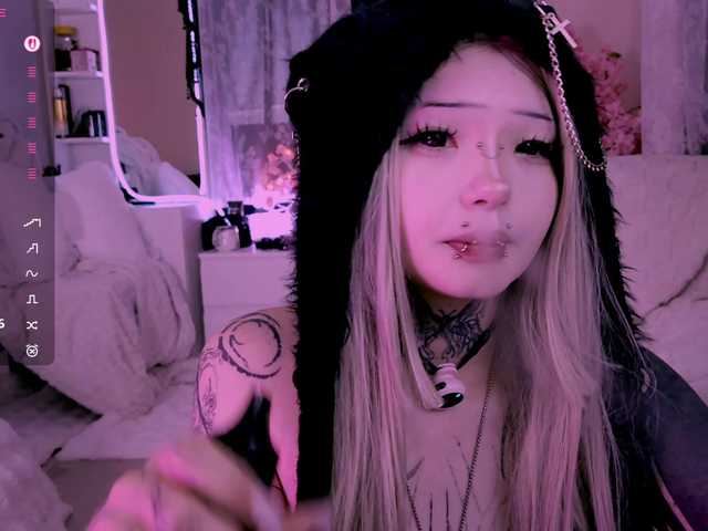 Leinbone's BongaCams show and profile