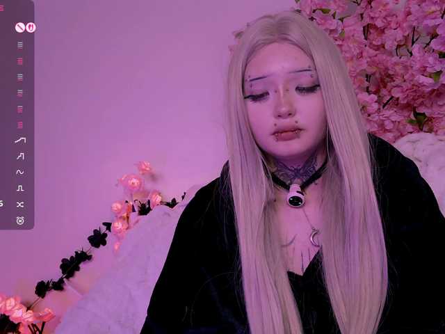 Leinbone's BongaCams show and profile