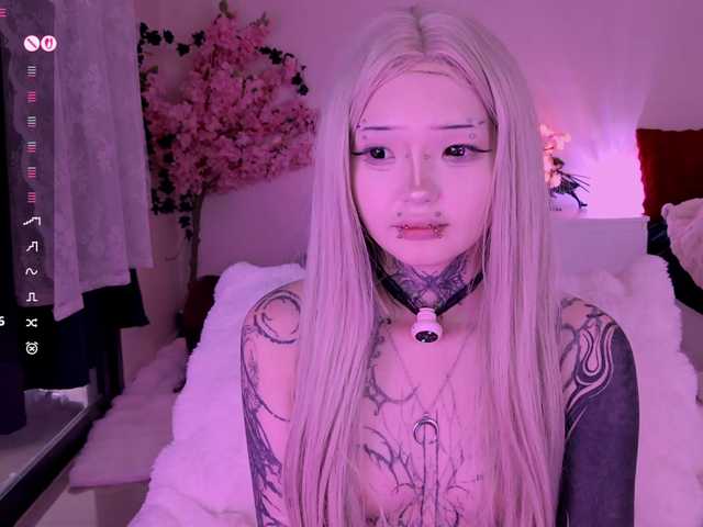 Leinbone's BongaCams show and profile