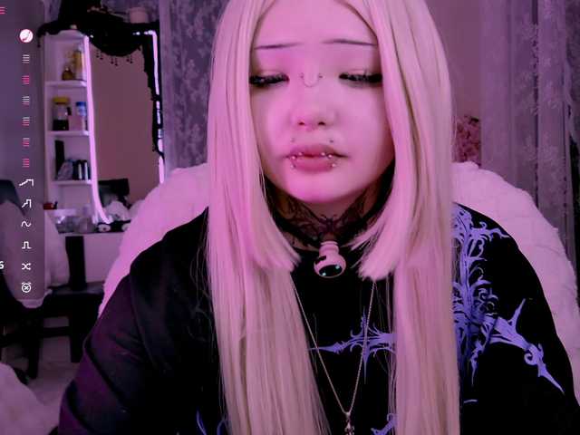 Leinbone's BongaCams show and profile