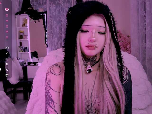 Leinbone's BongaCams show and profile