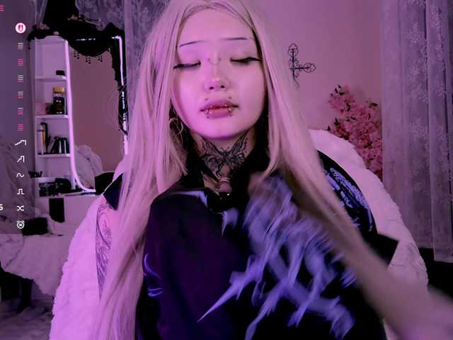 Leinbone's BongaCams show and profile