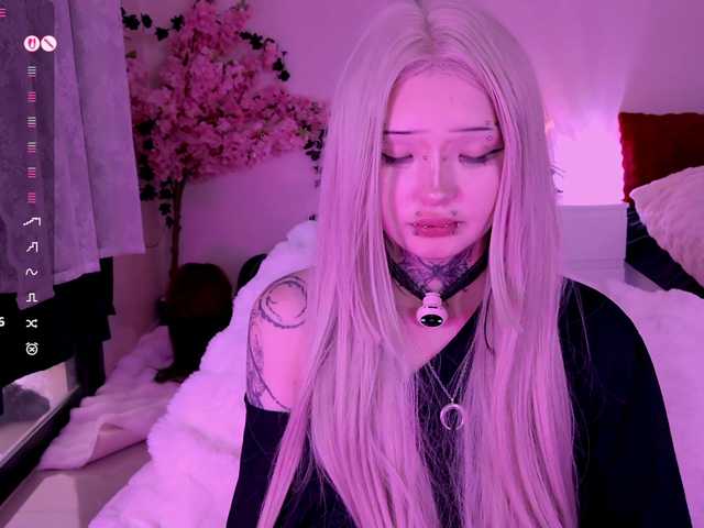 Leinbone's BongaCams show and profile