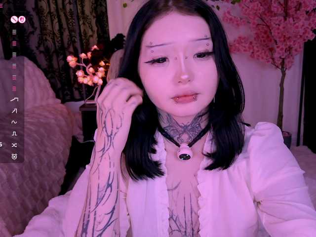 Leinbone's BongaCams show and profile