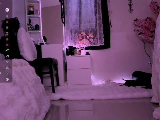 Leinbone's BongaCams show and profile