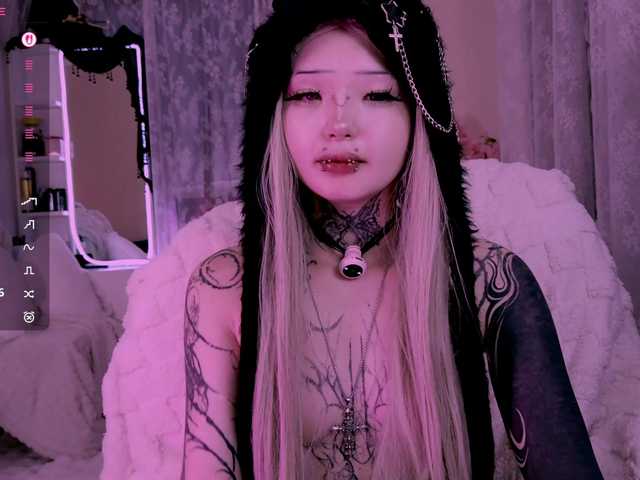 Leinbone's BongaCams show and profile