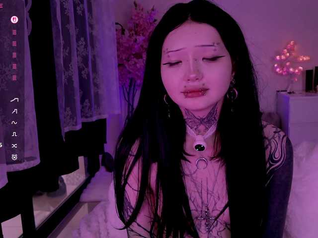 Leinbone's BongaCams show and profile