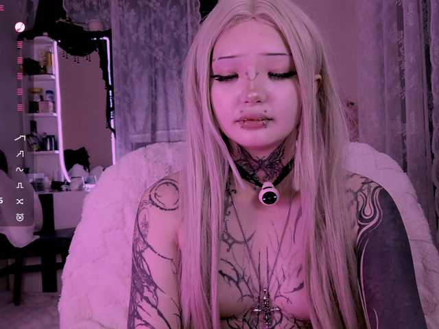 Leinbone's BongaCams show and profile