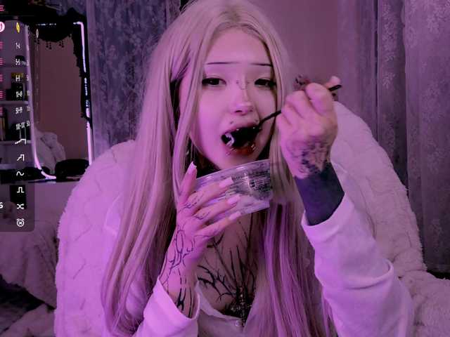 Leinbone's BongaCams show and profile