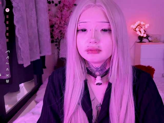 Leinbone's BongaCams show and profile