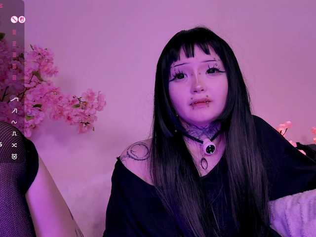 Leinbone's BongaCams show and profile