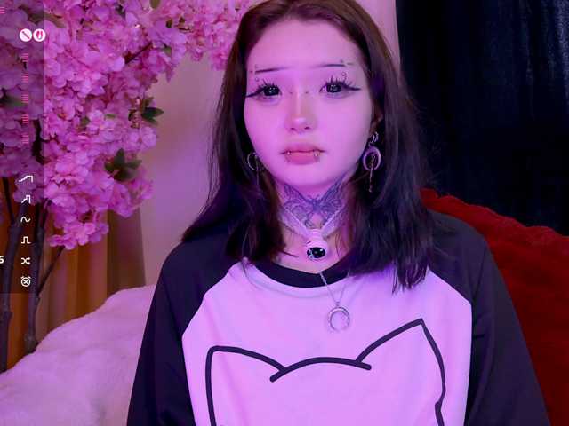 Leinbone's BongaCams show and profile