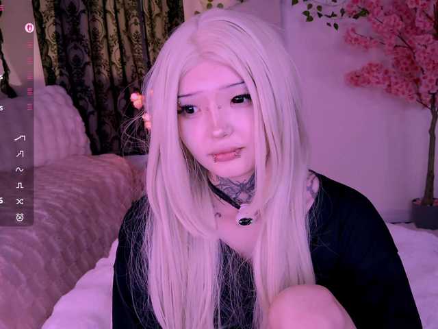 Leinbone's BongaCams show and profile