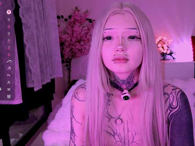 Leinbone's BongaCams show and profile