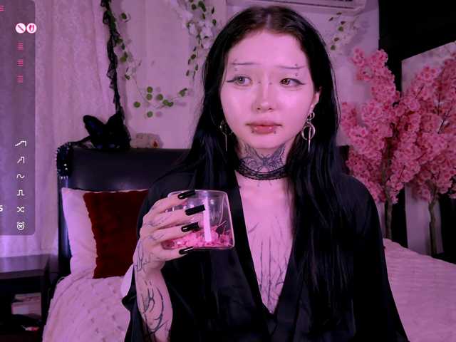 Checkout Leinbone, she wants to masturbate for you Leinbone from BongaCams