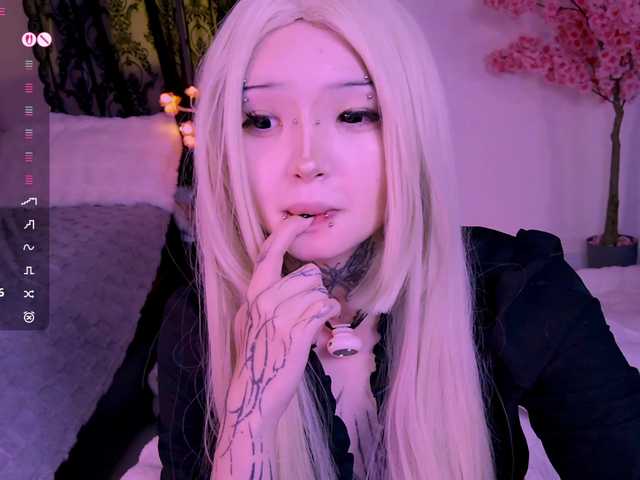 Leinbone's BongaCams show and profile