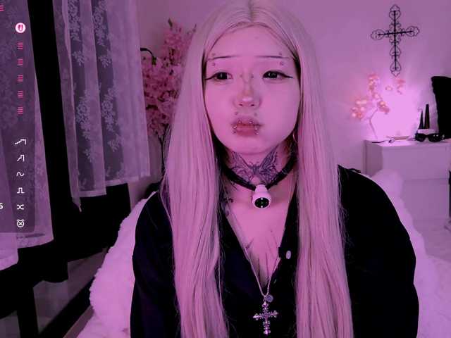 Leinbone's BongaCams show and profile