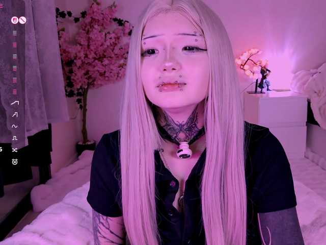 Leinbone's BongaCams show and profile