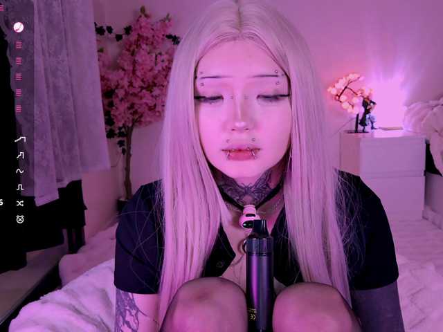 Leinbone's BongaCams show and profile