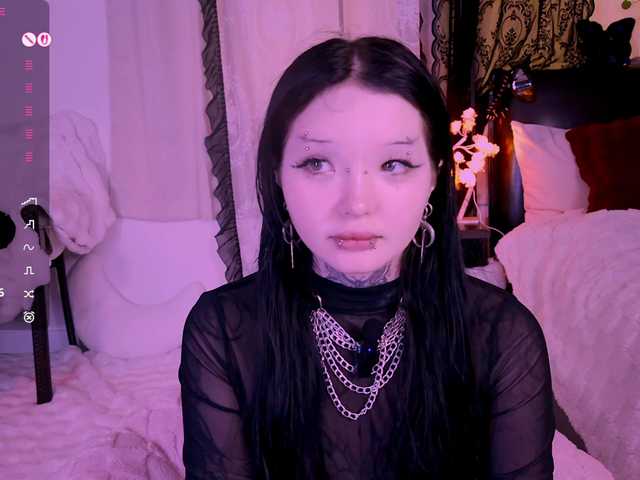 Leinbone's BongaCams show and profile