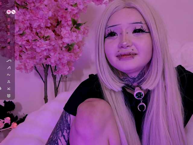 Leinbone's BongaCams show and profile