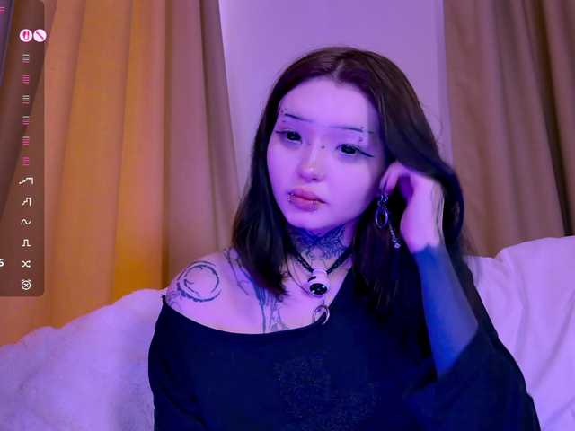 Leinbone's BongaCams show and profile