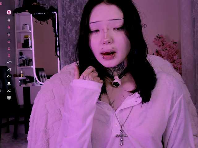 Leinbone's BongaCams show and profile