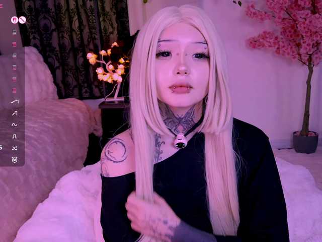 Leinbone's BongaCams show and profile