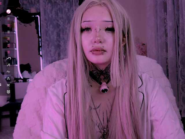 Leinbone's BongaCams show and profile