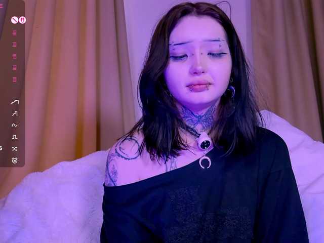 Leinbone's BongaCams show and profile