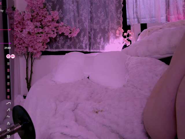 Leinbone's BongaCams show and profile