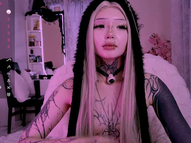 Leinbone's BongaCams show and profile