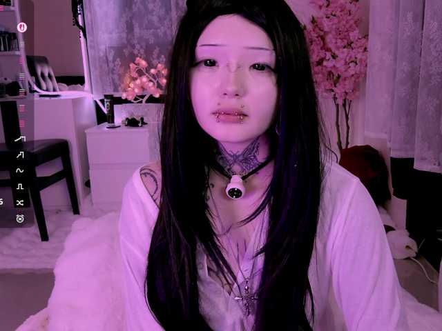 Leinbone's BongaCams show and profile