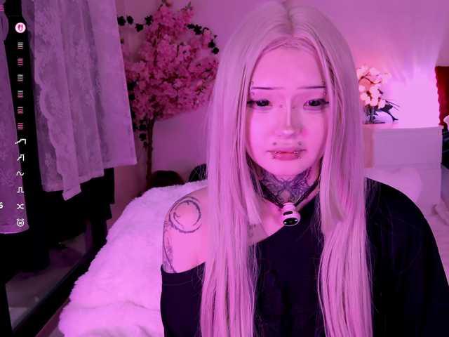 Leinbone's BongaCams show and profile