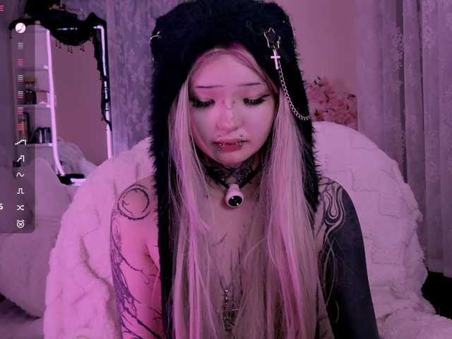 Leinbone's BongaCams show and profile