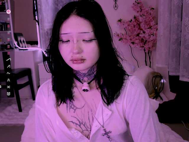 Leinbone's BongaCams show and profile