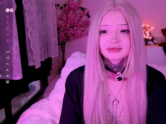 Leinbone's BongaCams show and profile