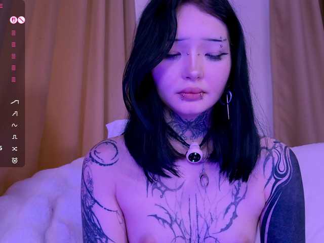 Leinbone's BongaCams show and profile