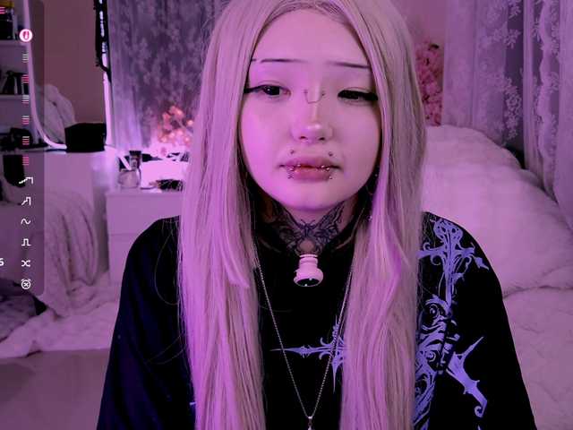 Leinbone's BongaCams show and profile