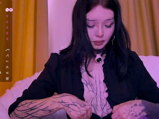 Leinbone's BongaCams show and profile