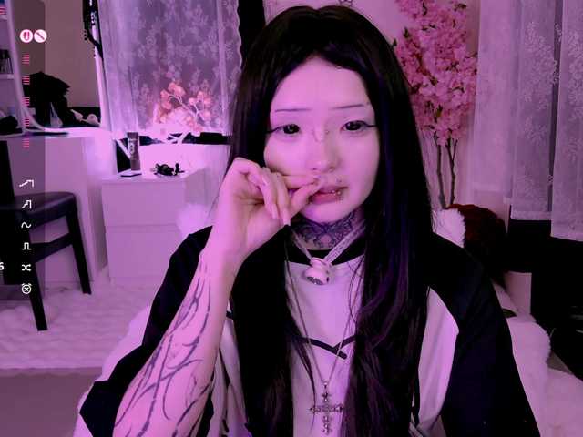 Leinbone's BongaCams show and profile