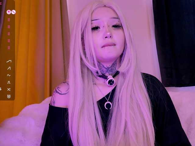 Leinbone's BongaCams show and profile