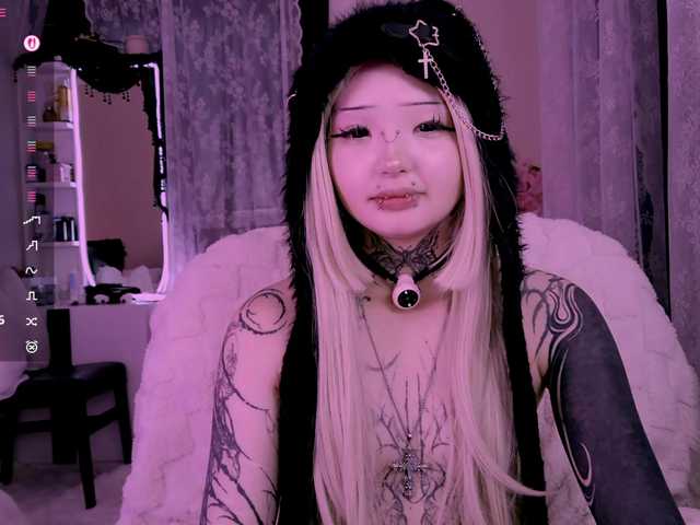 Leinbone's BongaCams show and profile