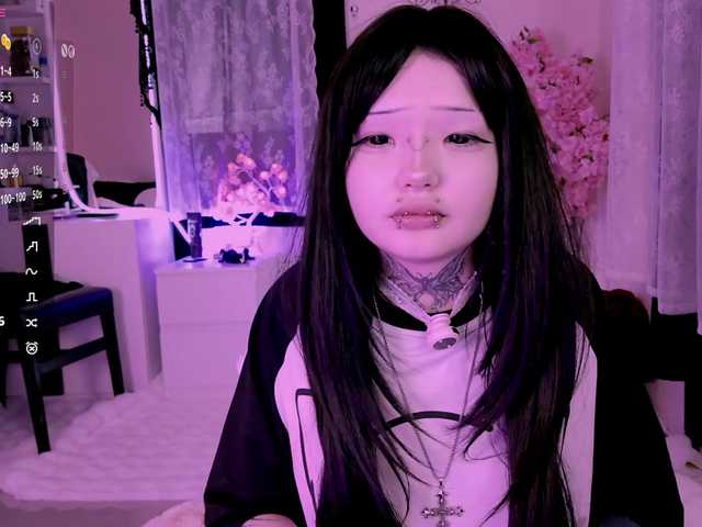 Leinbone's BongaCams show and profile