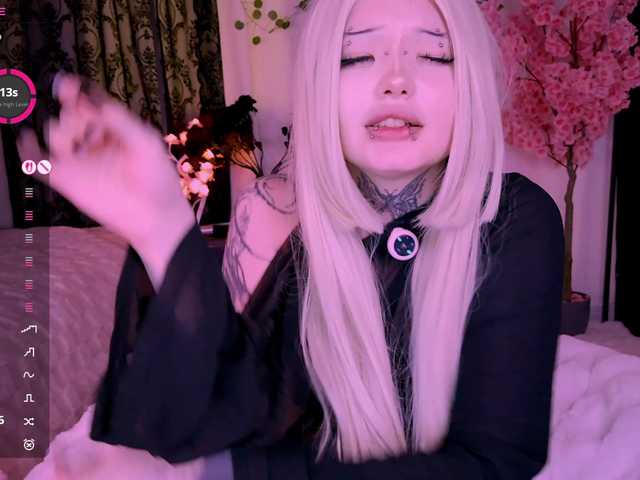 Leinbone's BongaCams show and profile